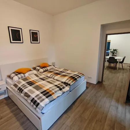 Center 2 Loznice Balkon Appartement *